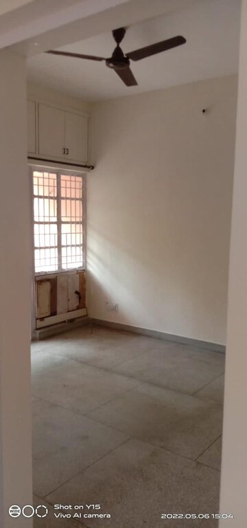 Room in 2 BHK Apartment at Vasant Kunj – for Rent
