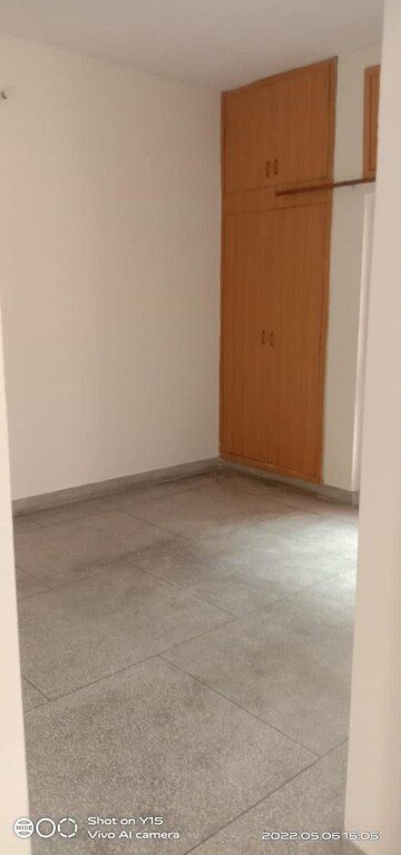 Room in 2 BHK Apartment at Vasant Kunj – for Rent