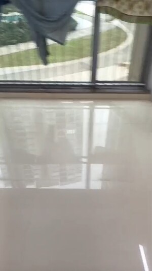 Room in 2 BHK Apartment at Kalpataru Sunrise Grande, Kolshet Road – for Rent