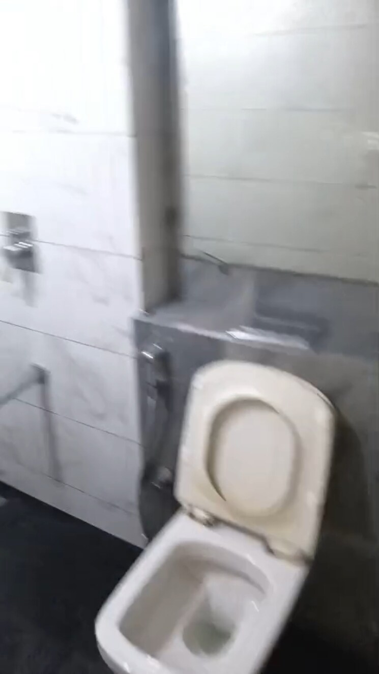 Bathroom, kalpataru-sunrise-grande 2 Bedroom 535 Sq.Ft. Apartment In Kolshet Road Thane 9325707