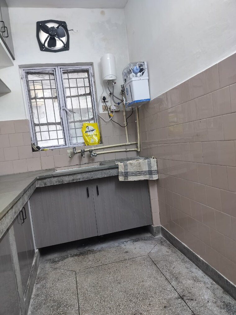 Kitchen, vasant kunj 3 Bedroom 1500 Sq.Ft. Apartment In Vasant Kunj Delhi 9325716