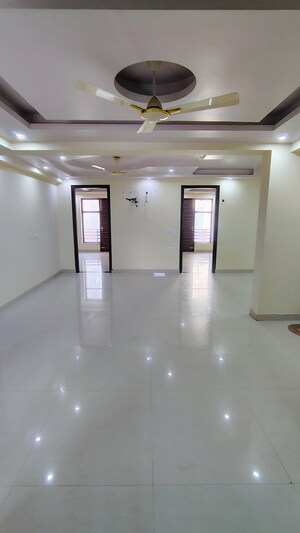 Building Lobby in 3.5 BHK Builder Floor at Sushant Lok 3, Sector 57 – for Rent