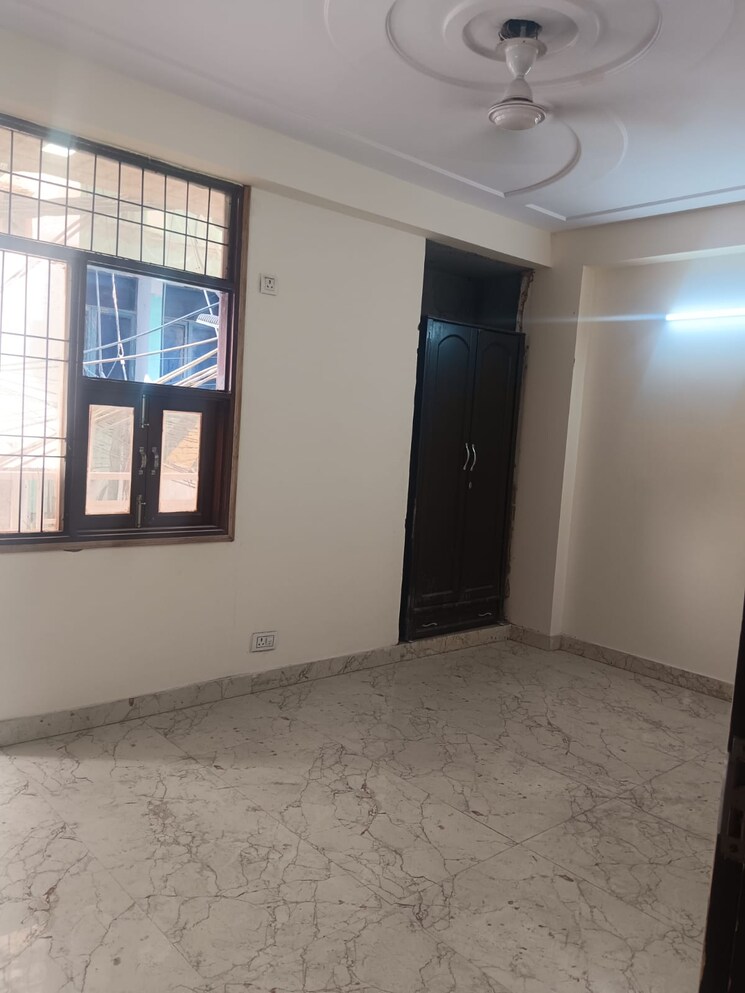 Room, khirki extension 3 Bedroom 900 Sq.Ft. Builder Floor In Khirki Extension Delhi 9325728