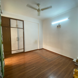 Room in 2 BHK Apartment at Jaypee Greens Kosmos, Sector 134 – for Rent