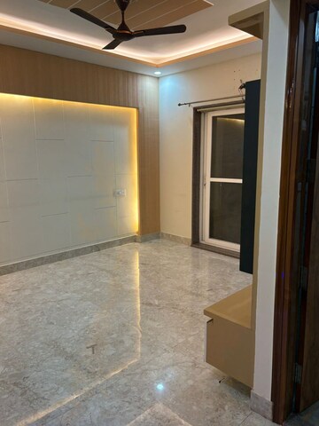 Room in 2 BHK Builder Floor at Palam Vihar – for Rent