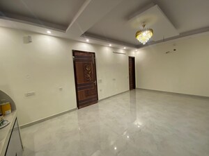 Room in 2 BHK Builder Floor at Palam Vihar – for Rent