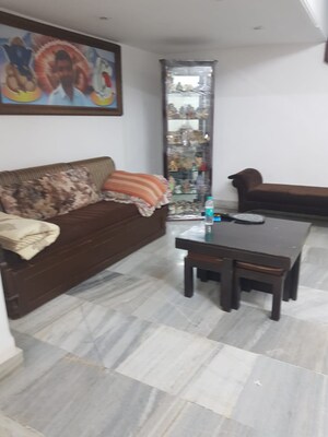 Living Room in 4 BHK Villa at Sindhi Society, Chembur – for Rent