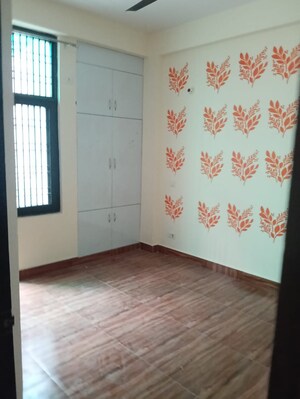 Room in 2.5 BHK Builder Floor at Aditya World City, Shahpur Bamheta – for Rent
