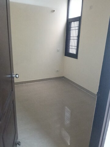 Room in 2.5 BHK Builder Floor at Aditya World City, Shahpur Bamheta – for Rent