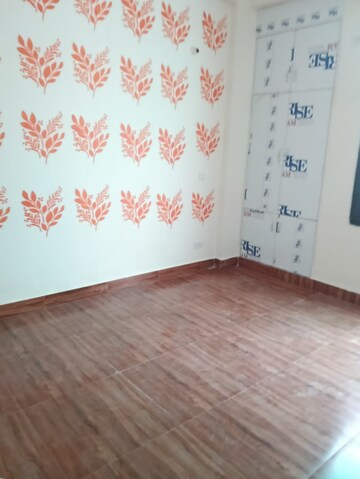 Room in 2.5 BHK Builder Floor at Aditya World City, Shahpur Bamheta – for Rent