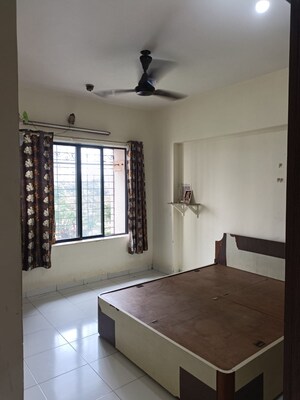 Room in 1 BHK Apartment at Kandivali East – for Sale