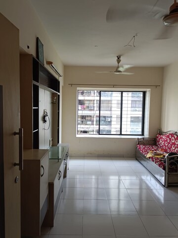 Room in 1 BHK Apartment at Kandivali East – for Sale