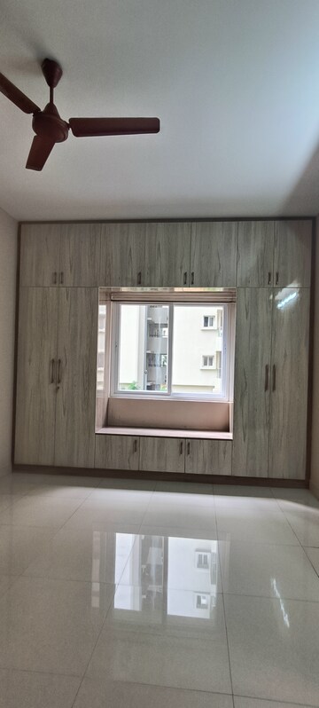 Room in 2 BHK Apartment at Greenmark Mayfair Apartments, Tellapur – for Rent