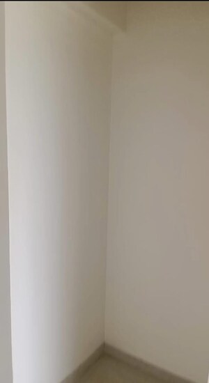 Room in 1 BHK Apartment at Dosti Oro 67, Kandivali West – for Sale