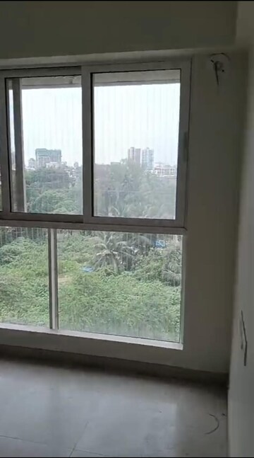 Room in 1 BHK Apartment at Dosti Oro 67, Kandivali West – for Sale