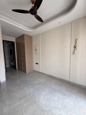 Room in 3 BHK Builder Floor at Anant Raj Ashok Estate, Sector 63a – for Rent