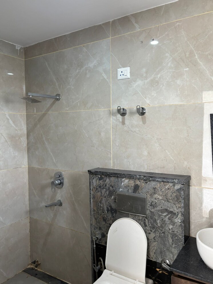 Bathroom, palam vihar 3 Bedroom 1400 Sq.Ft. Builder Floor In Palam Vihar Gurgaon 9325774