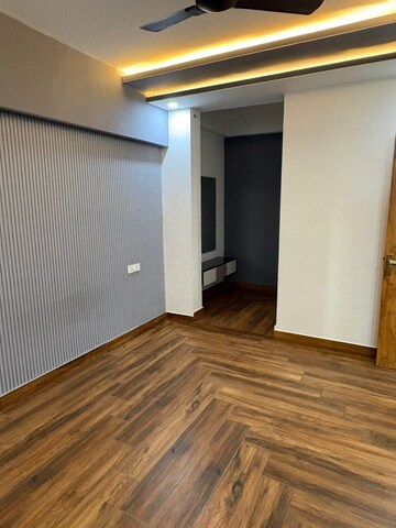 Room in 3 BHK Builder Floor at Sector 5 – for Rent