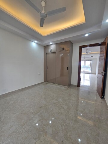 Room in 3 BHK Builder Floor at Ameya Sapphire 57, Sector 57 – for Rent
