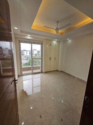 Room in 3 BHK Builder Floor at Ameya Sapphire 57, Sector 57 – for Rent