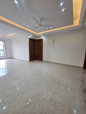 Room in 3 BHK Builder Floor at Ameya Sapphire 57, Sector 57 – for Rent