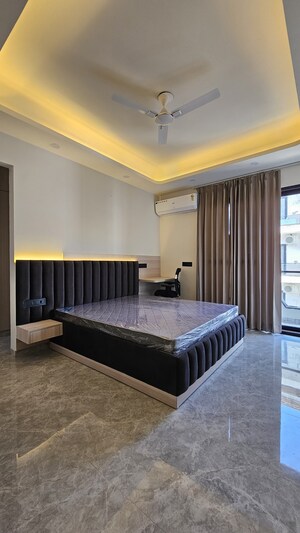 Bedroom in 3 BHK Builder Floor at Gold Souk Mall, Sector 43 – for Rent