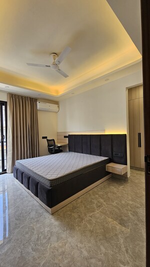 Bedroom in 3 BHK Builder Floor at Gold Souk Mall, Sector 43 – for Rent
