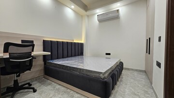 Bedroom in 3 BHK Builder Floor at Gold Souk Mall, Sector 43 – for Rent