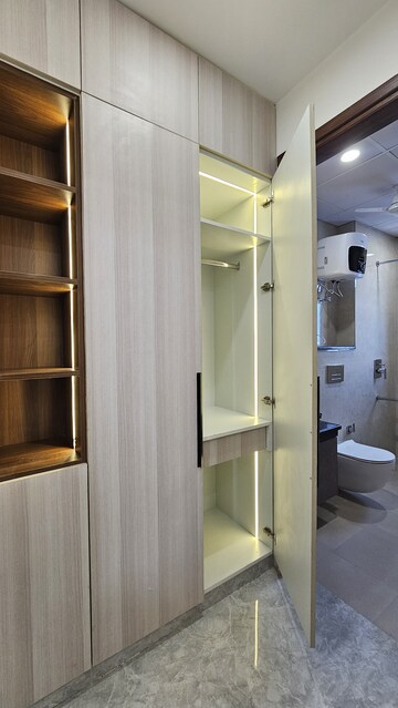 Bathroom in 3 BHK Builder Floor at Gold Souk Mall, Sector 43 – for Rent