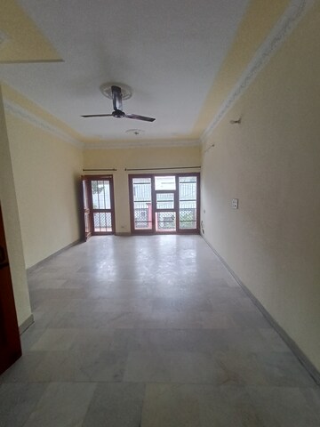 Room in 3 BHK Independent House at Sector 8 – for Rent