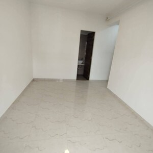Room in 2 BHK Apartment at Gulmohar Heights Vile Parle West, Vile Parle West – for Rent