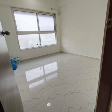 Room in 2 BHK Apartment at Gulmohar Heights Vile Parle West, Vile Parle West – for Rent