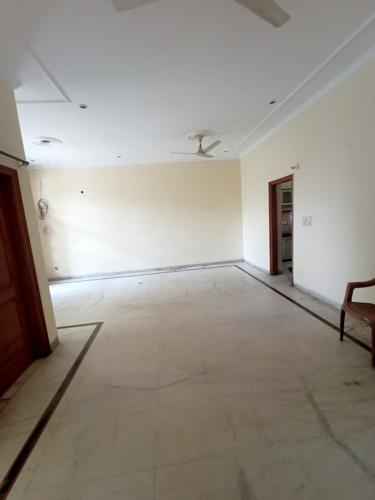 Room, sector 21 2 Bedroom 1900 Sq.Ft. Independent House In Sector 21 Panchkula 9325818