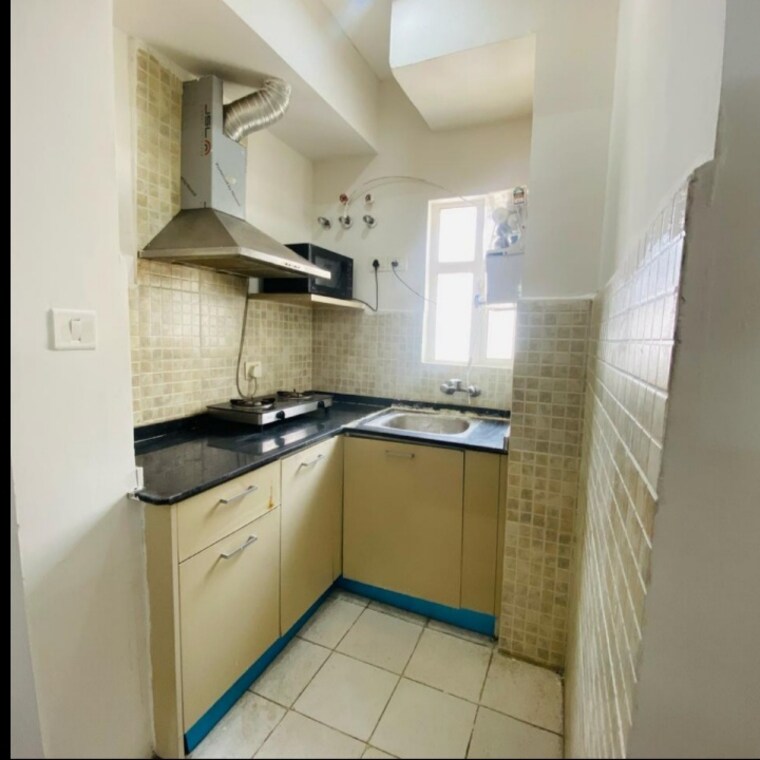 Kitchen, paras-tierea 1 Bedroom 450 Sq.Ft. Apartment In Sector 137 Noida 9325832