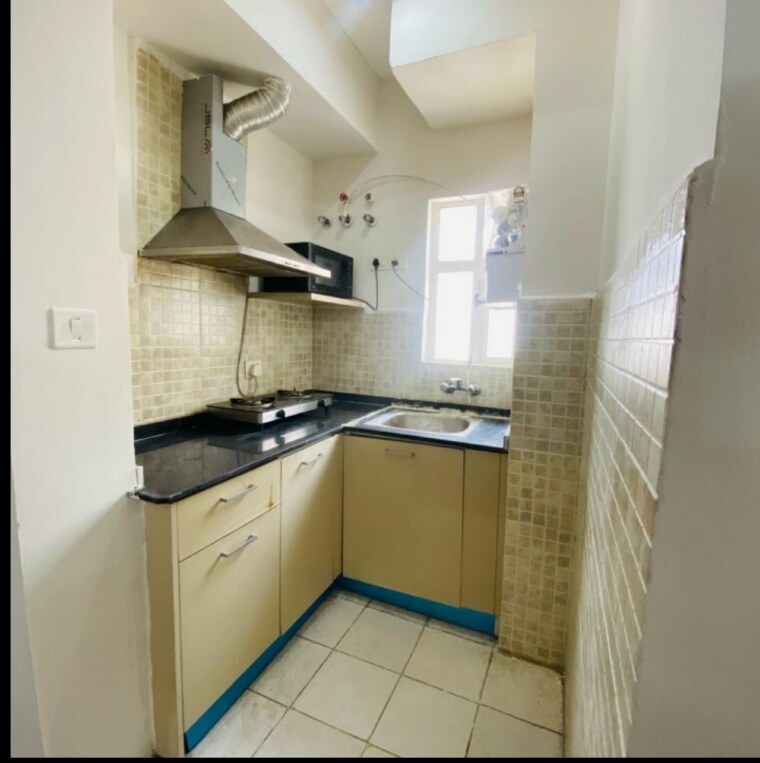 Kitchen, paras-tierea 1 Bedroom 450 Sq.Ft. Apartment In Sector 137 Noida 9325832
