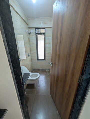 Bathroom in 3 BHK Apartment at Majestic Amarjyoti CHS, Chembur – for Rent