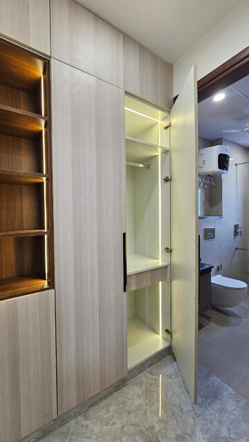 Bathroom in 3 BHK Builder Floor at Gold Souk Mall, Sector 43 – for Rent