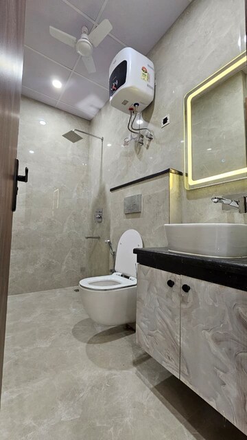 Bathroom in 3 BHK Builder Floor at Gold Souk Mall, Sector 43 – for Rent