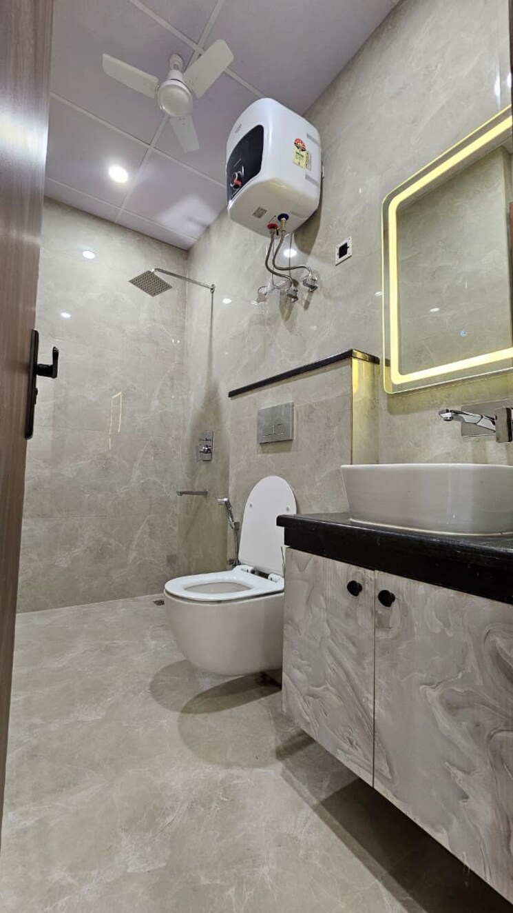 Bathroom, gold-souk-mall 3 Bedroom 1890 Sq.Ft. Builder Floor In Sector 43 Gurgaon 9325841