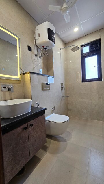 Bathroom in 3 BHK Builder Floor at Gold Souk Mall, Sector 43 – for Rent