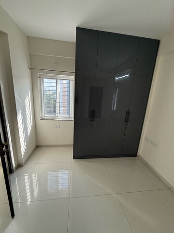 Room in 2 BHK Apartment at DSR Highland Greenz, Doddakannelli – for Rent