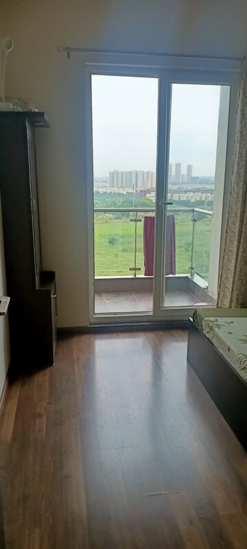 Room in 2 BHK Apartment at Microtek Greenburg, Sector 86 – for Sale