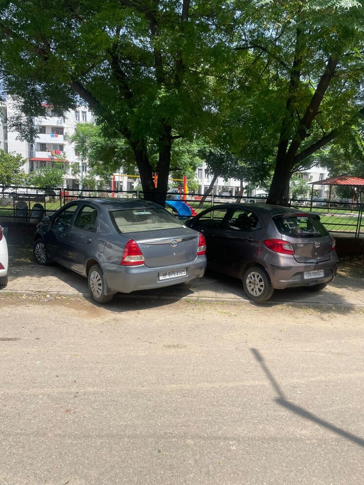  Parking, sector 43 2 Bedroom 2200 Sq.Ft. Apartment In Sector 43 Chandigarh 9325922