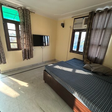Bedroom in 1 BHK Builder Floor at Kotla Mubarakpur – for Rent