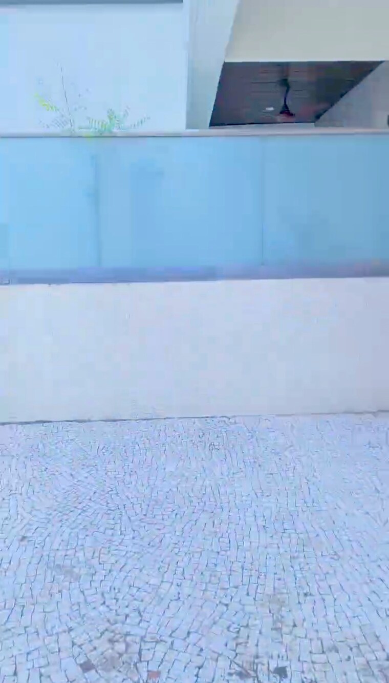 Terrace, malad west 4 Bedroom 1600 Sq.Ft. Apartment In Malad West Mumbai 9326001