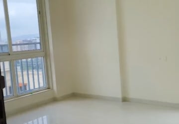 Room in 4 BHK Apartment at Malad West – for Sale