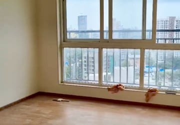 Room in 4 BHK Apartment at Malad West – for Sale