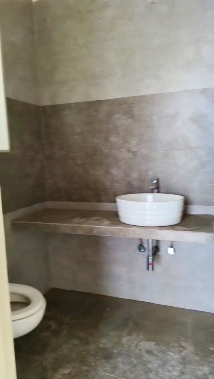 Bathroom, malad west 4 Bedroom 1600 Sq.Ft. Apartment In Malad West Mumbai 9326001