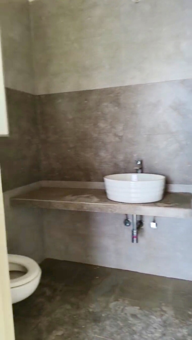 Bathroom, malad west 4 Bedroom 1600 Sq.Ft. Apartment In Malad West Mumbai 9326001