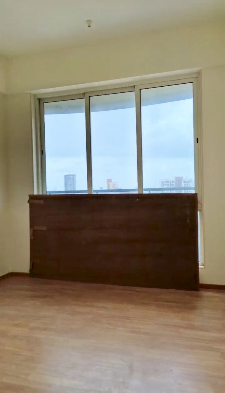 Room, malad west 4 Bedroom 1600 Sq.Ft. Apartment In Malad West Mumbai 9326001